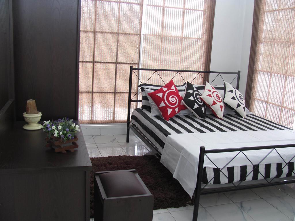 White House Apartment Wattala Bilik gambar