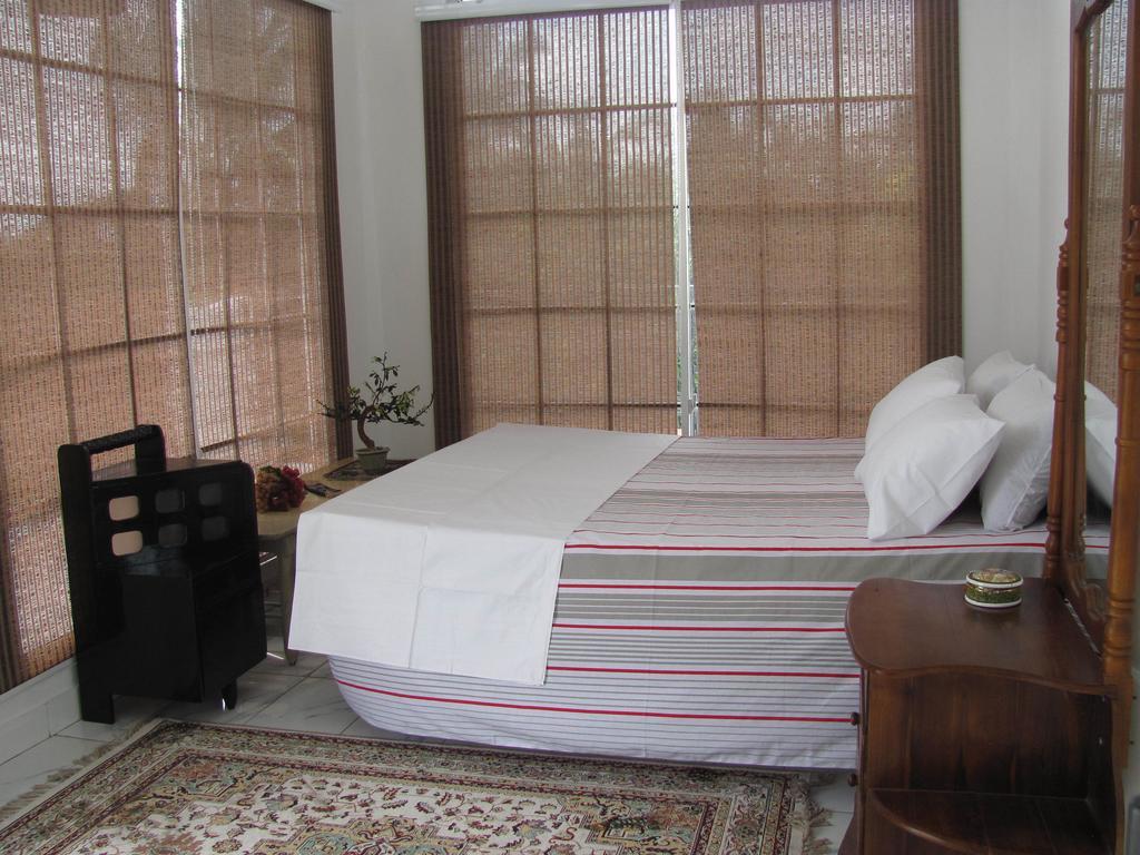 White House Apartment Wattala Bilik gambar