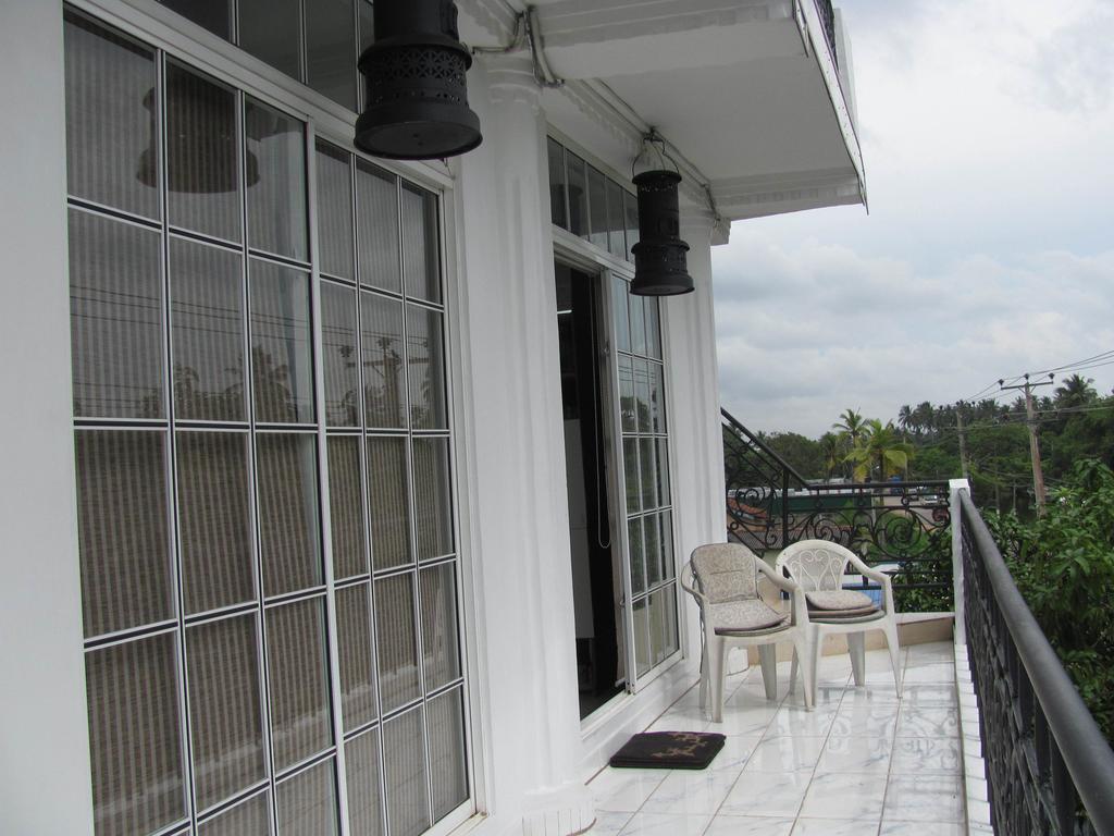 White House Apartment Wattala Bilik gambar